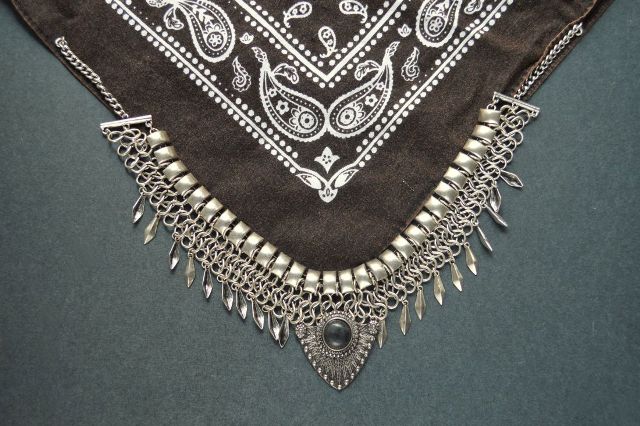 Picture Of Stunning DIY Bandanna Metal Necklace 5