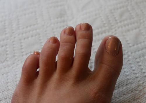 Bright And Trendy DIY Gold Leaf Pedicure - Styleoholic