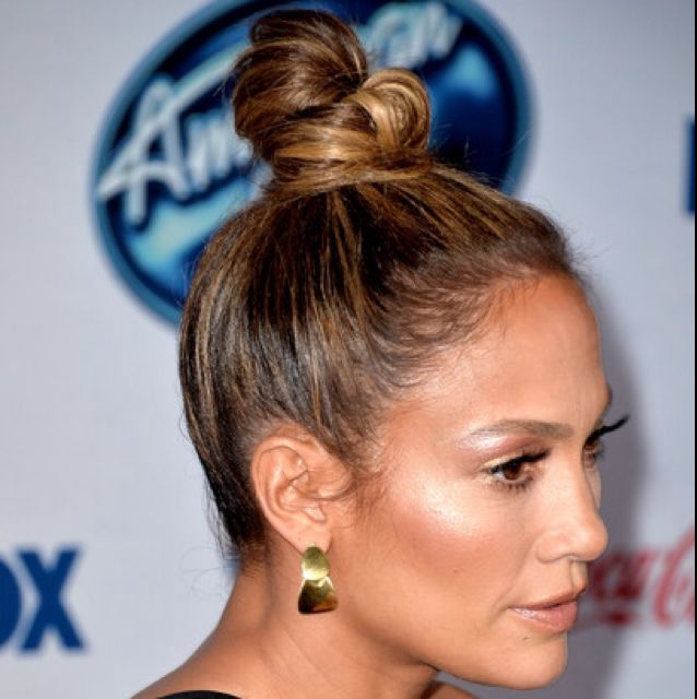 Knotted #bun along with makeup bronzer inspirations from JLo