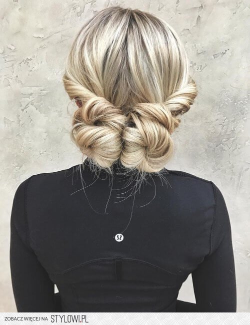 35 Adorable Bun Inspirations na Stylowi.pl on We Heart It