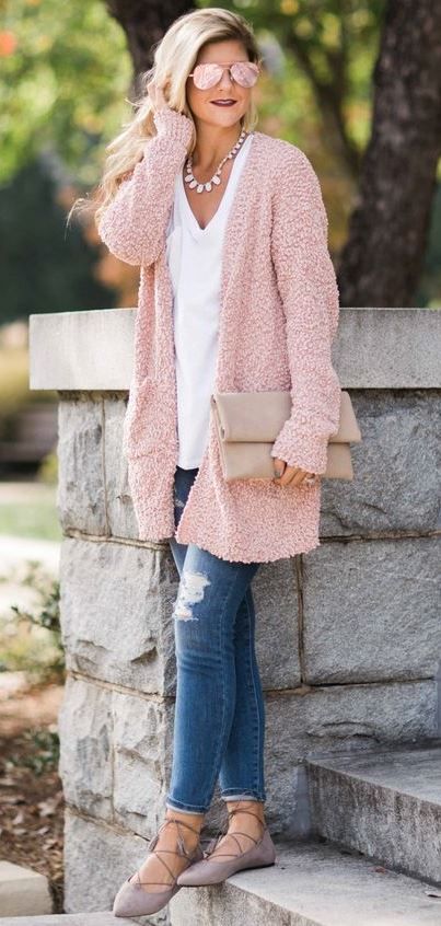 pretty cool fall outfit : pink cardigan + white top + bag + rips