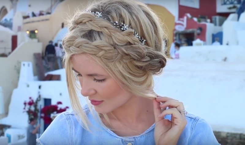 Picture Of effortlessly chic vacation hairstyles to recreate 18