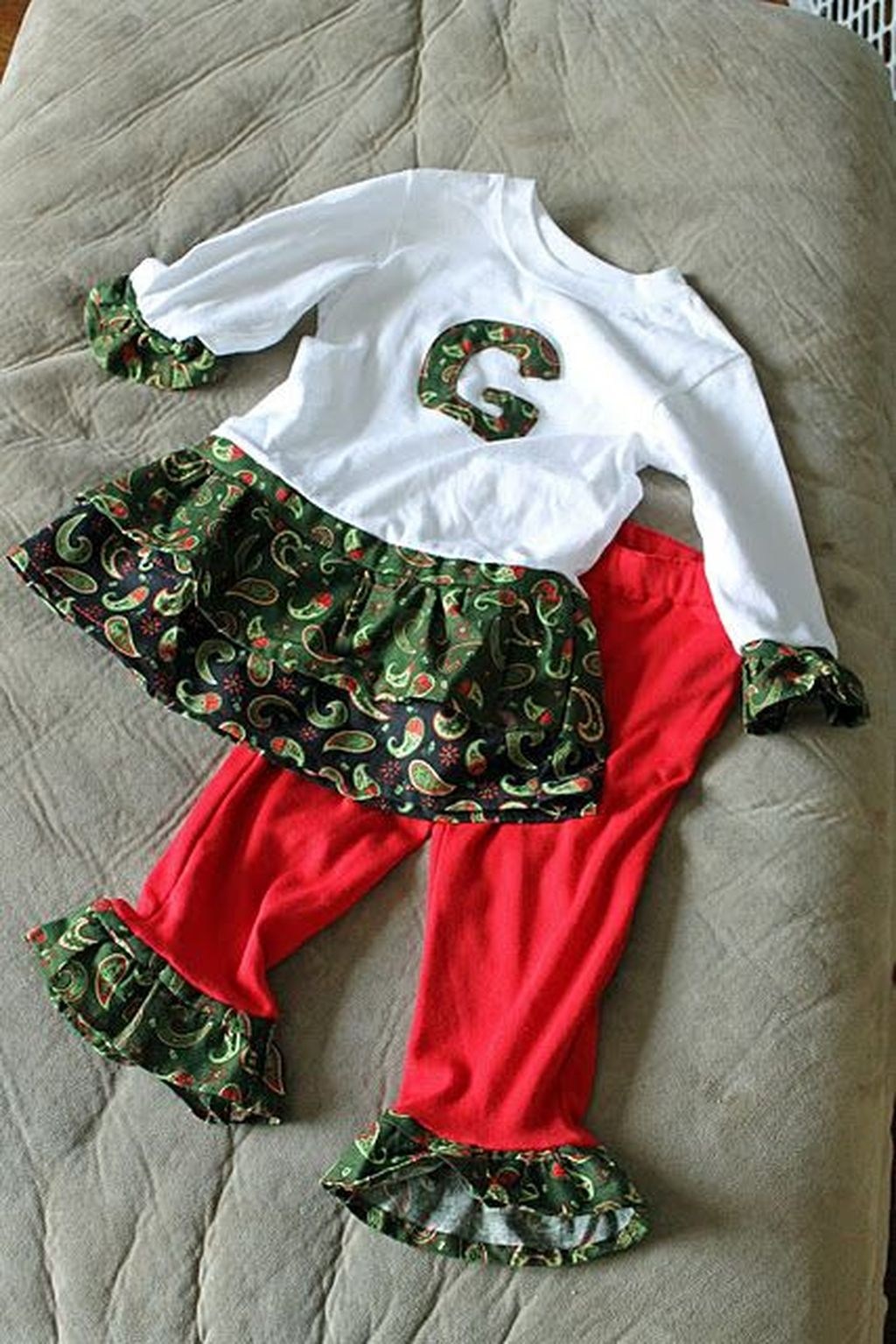 48 Astonishing Christmas Outfits For Small Girls Ideas - LUVLYFASHION