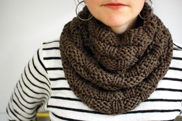 11 Chunky Knit Scarf Patterns to Knit This Weekend