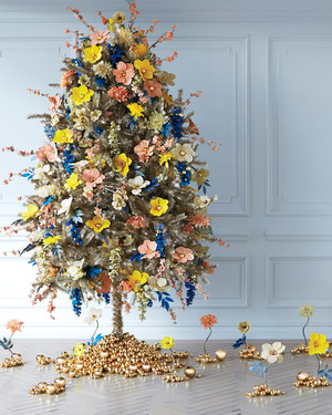 25 Creative Christmas Tree Decorating Ideas | Martha Stewart