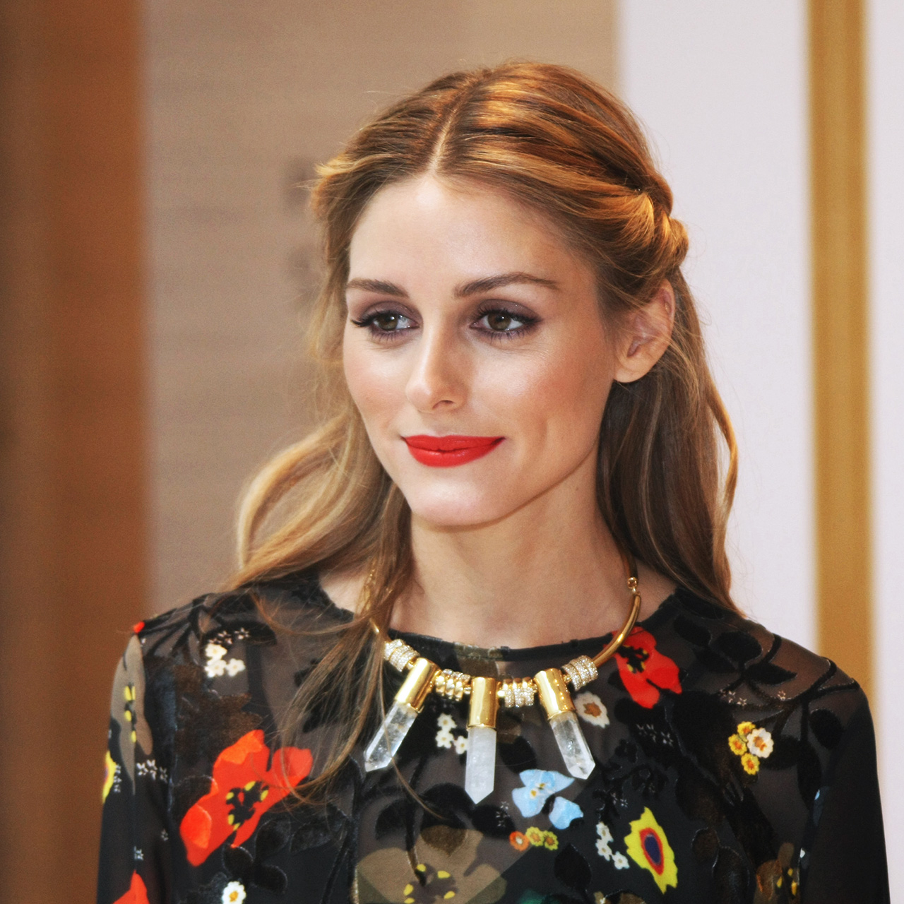 Olivia Palermo Proves You Can Wear A Daytime Smoky Eye And Bold Lip