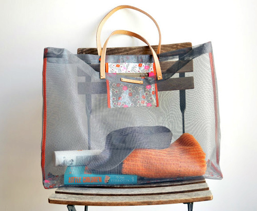 diy project: mesh screen beach bag u2013 Design*Sponge