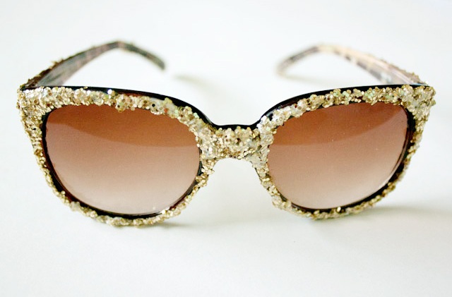 Eye-Catching DIY Glitter Sunglasses - Styleoholic