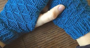 Pretty DIY Lattice Knit Wrist Warmers - Styleoholic