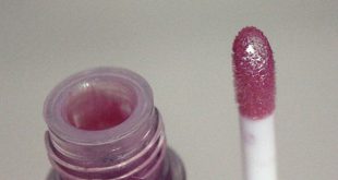 DIY Essential Oil Lip Gloss | Liquid Lip Gloss Recipe! - The Miracle
