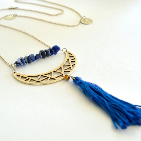 Come and see how easy is to make this boho tassel necklace, ideal