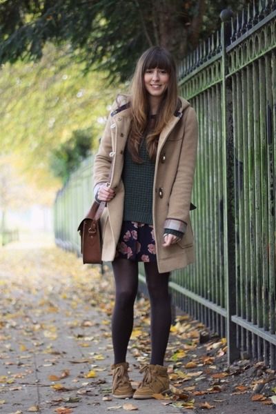 Fall style: camel duffle coat/brown satchel/navy floral dress/army
