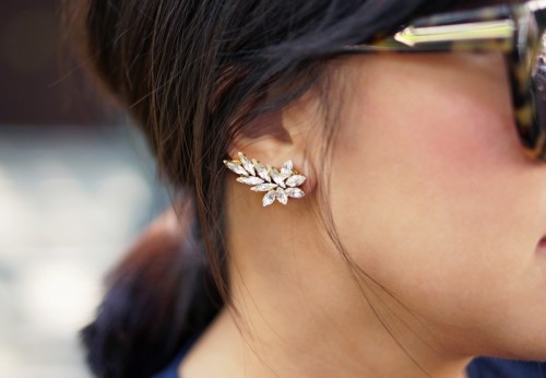 Gorgeous DIY Ear Cuff With Swarovski Rhinestones - Styleoholic