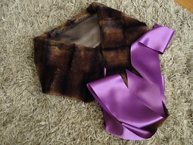 Picture Of DIY Stylish Faux Fur And Satin Neckwarmer 11