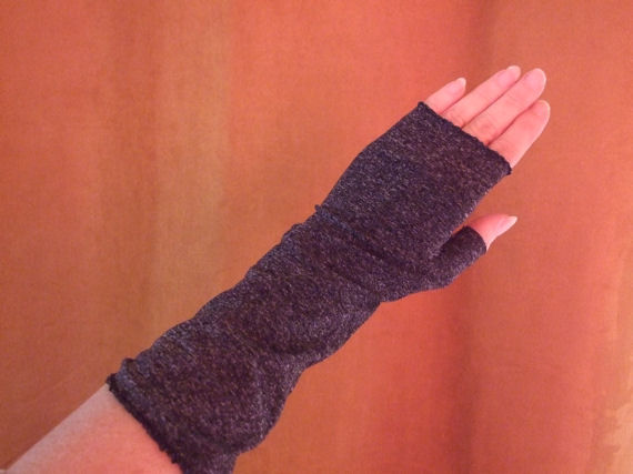 Easy to Sew Fingerless Gloves: 4 Steps (with Pictures)