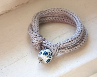French knitted | tripple bracelet with button | linen | flower