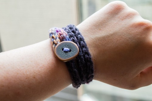 DIY French Knit Bracelet With A Button - Styleoholic