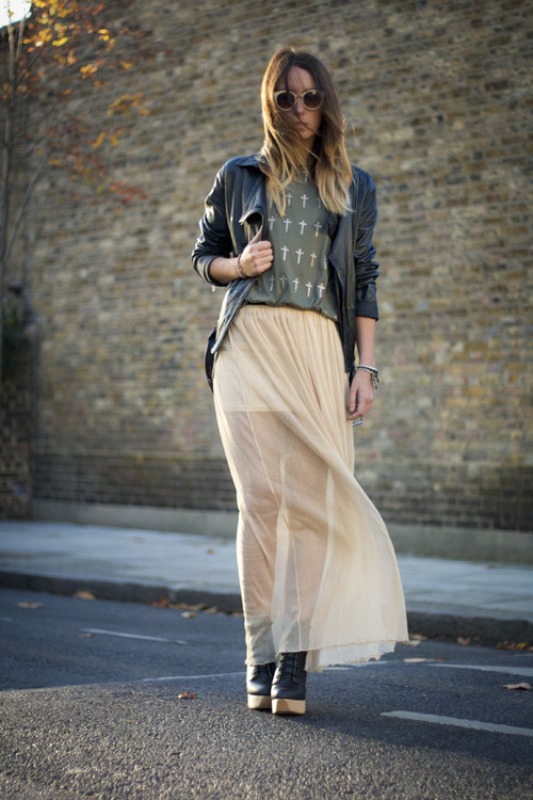 Picture Of fabulous ways to wear full and sassy maxi skirts this fall 5