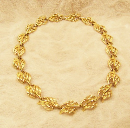 Necklace, Napier Gold Tone Leaf Design 1988 Vintage Costume Jewelry