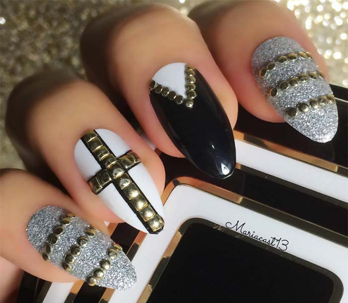 53 Sparkling Holiday Nail Art Designs To Try This Christmas