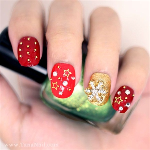 Red & gold star nails - Nail Art Gallery