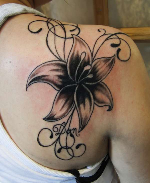 Gorgeous Lily And Swirl Tattoos On Back Shoulder | Tattooshunt.com