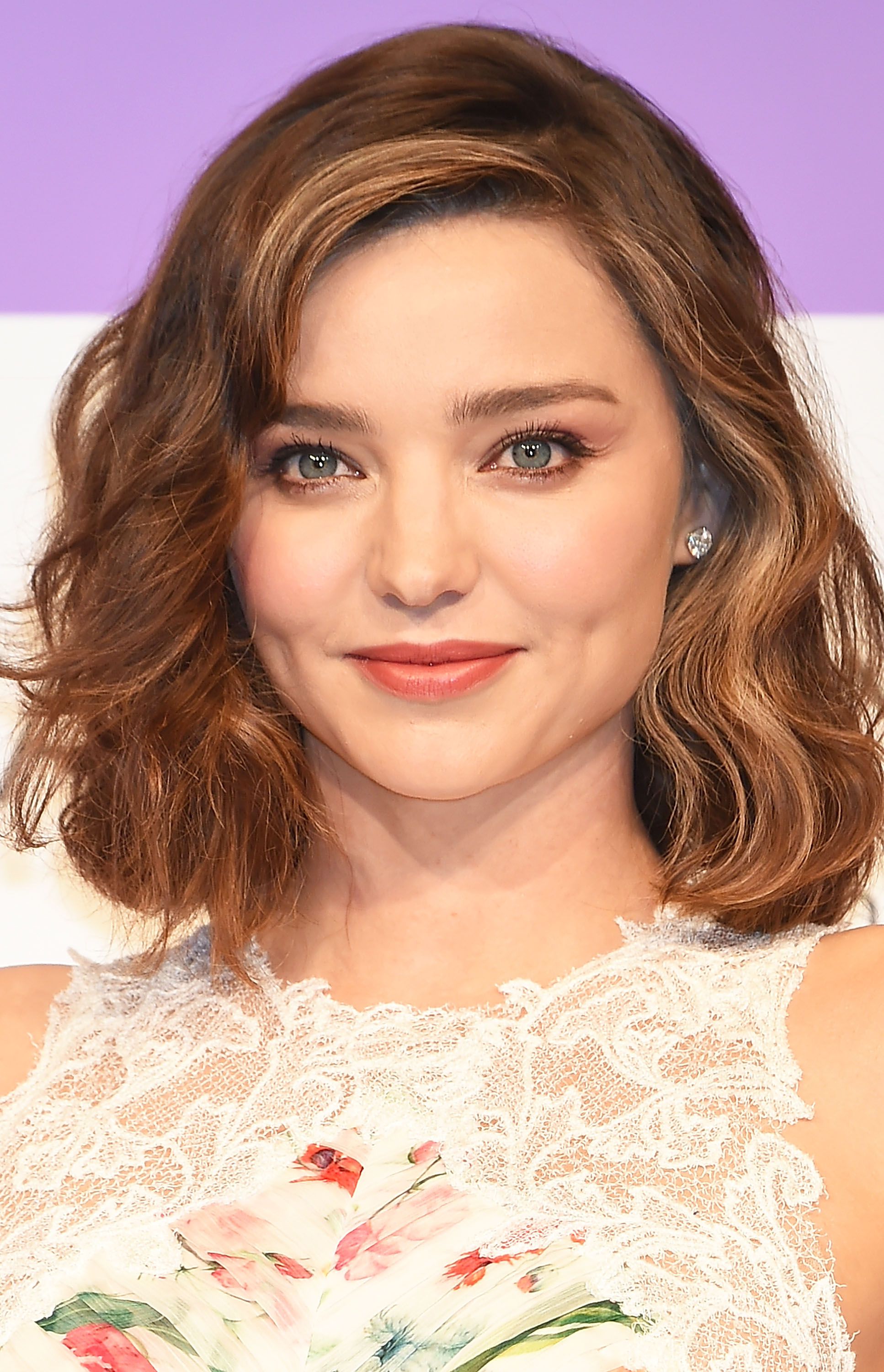 25 Best Hairstyles For Round Faces in 2019 - Easy Haircut Ideas for