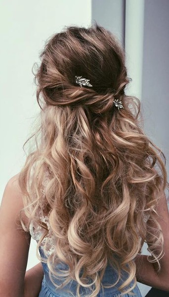The Prettiest Half-Up Half-Down Hairstyles for Summer - Livingly