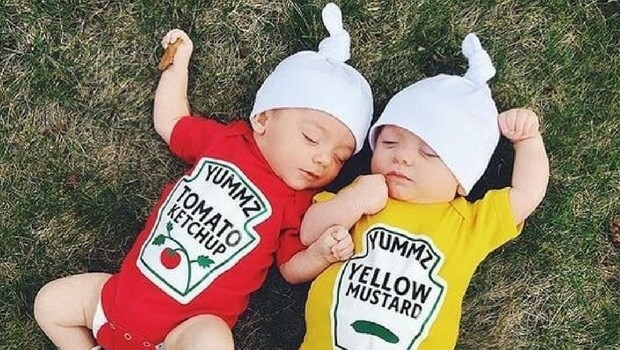 24 Twins Halloween Costume Ideas That Are So Good They're Spooky