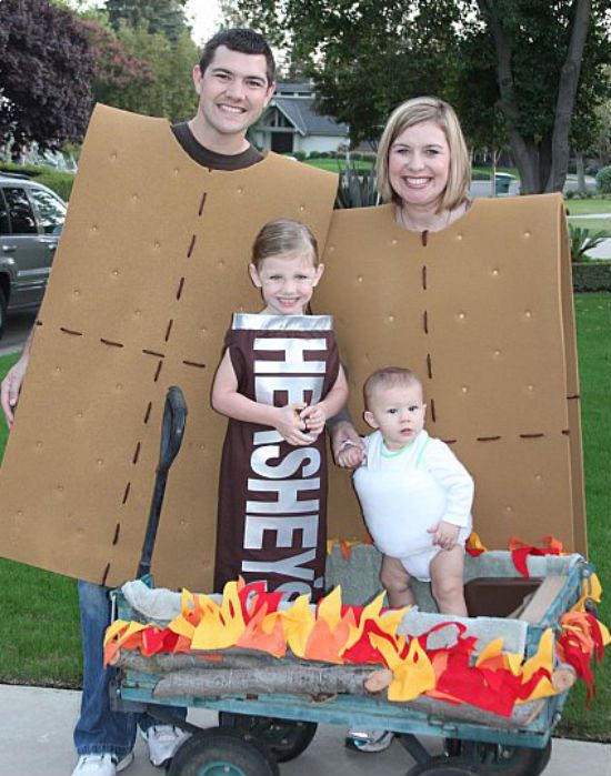 The 15 Best Family Halloween Costumes - cute idea! | Family Fun