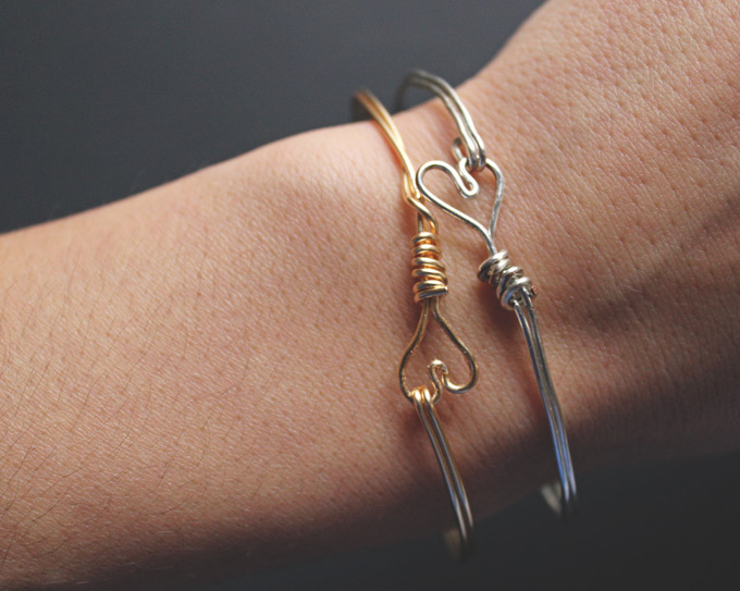heart-clasp wire bracelet
