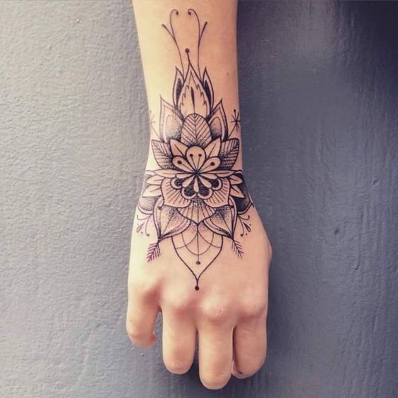 18 Henna Wrist Tattoos That Are Very Cute - Styleoholic