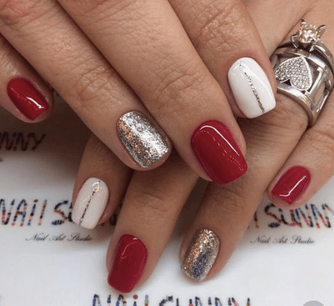 12 Holiday Nail Designs That Are Festive AF - Society19