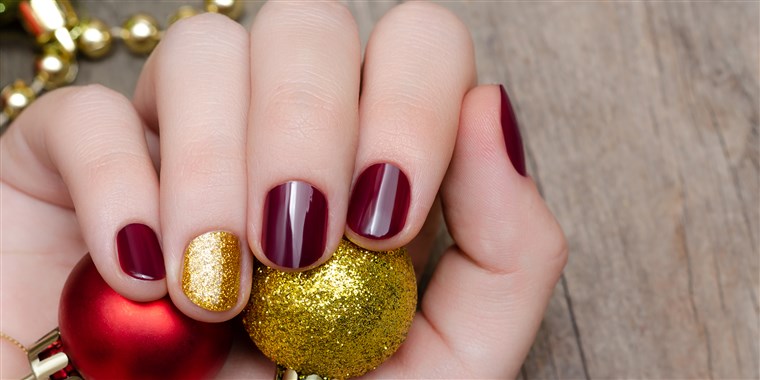Holiday nails 2018: 10 Christmas nails designs to try