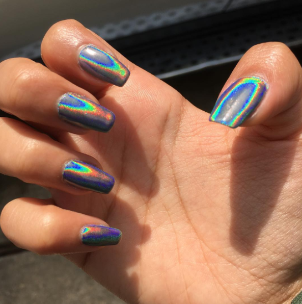 Here Is An Easy Way To Hack The Oh-So-Pretty Holographic Nails Trend