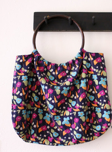 Free Handbag Pattern With Hoop Handles | AllFreeSewing.com