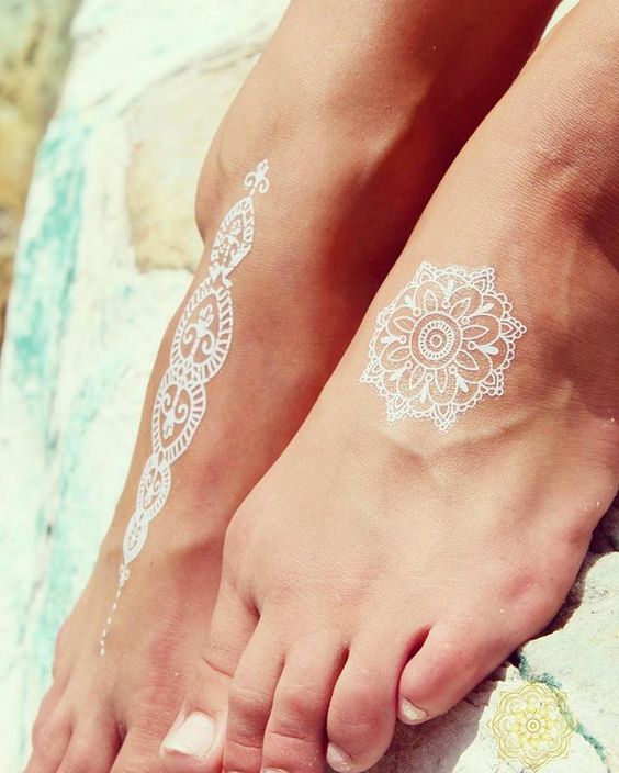 20 Jaw-Dropping White Henna Tattoos - Styleoholic