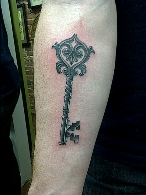 Awesome Classic Key Tattoos for Men - TattooMagz