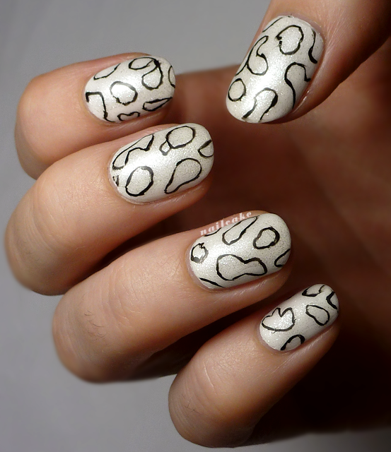 Giant Leopard Moth Print #nail #nails #nailart | cool nails