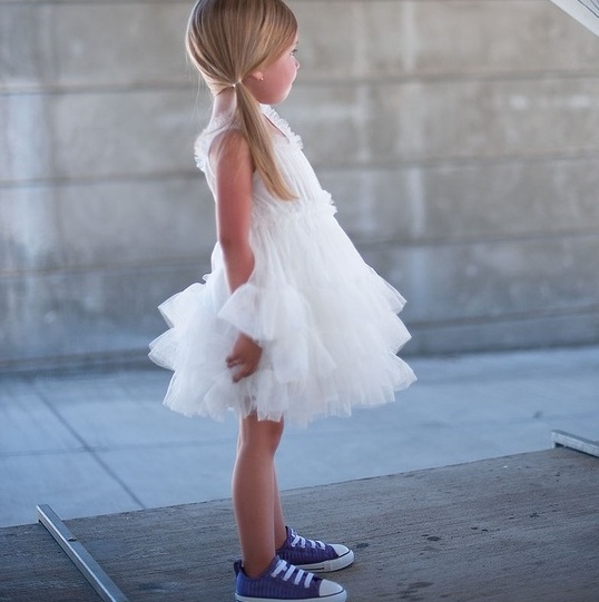24 Cutest Little Girls' Summer Outfits With Sneakers - Styleoholic