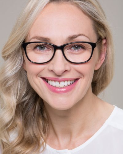 Eye Makeup Tips for Specs Wearers | Specsavers UK
