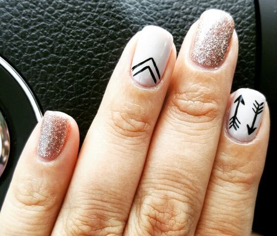 Nail design with accent nails - nude, glitter and arrows | Nude Nails