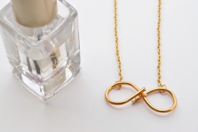 Picture Of Minimalistic DIY Infinity Wire Necklace 10
