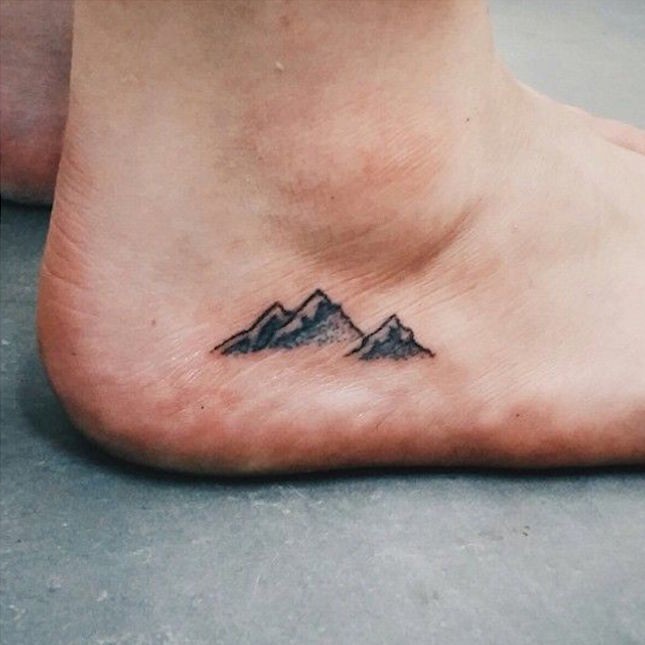 64+ Simple Mountain Tattoos Collection