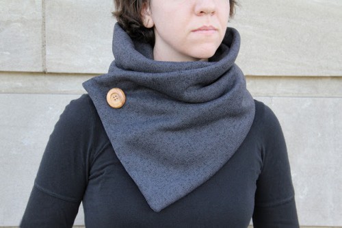 Warm DIY No Knit Cowl With A Big Button - Styleoholic