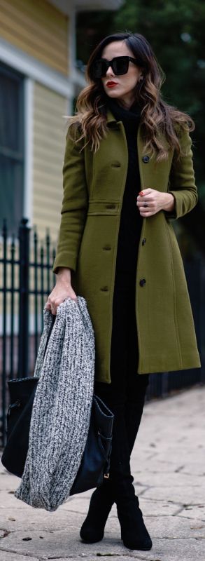 All black + long olive green coat. I NEED THIS COAT!!!!!!! | Natural
