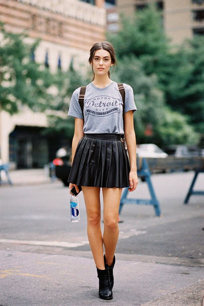 vanessa jackman, blogger, grey t-shirt, pleated skirt, leather skirt