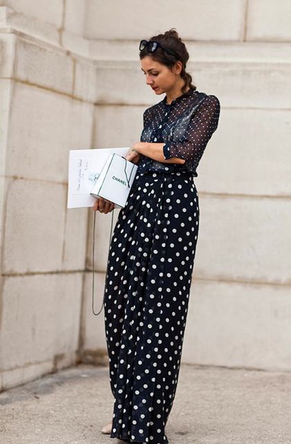 How to Wear a Navy and White Polka Dot Maxi Skirt (2 looks & outfits