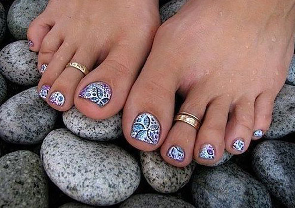 Look up Amazing Pedicure Design Ideas to have a Queen's Feet