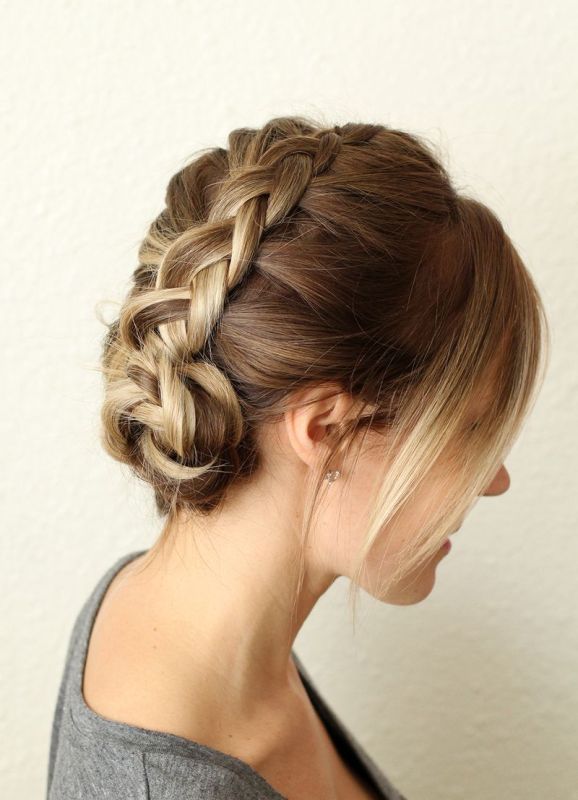 Picture Of pretty and easy diy dutch aka inside out french braid 4